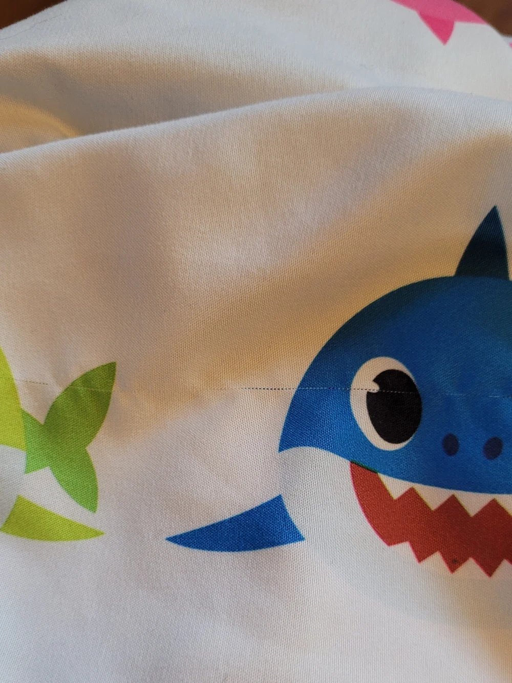 Pinkfong Baby Shark Tein Sheet Set - Bright Blue, Orange, Green